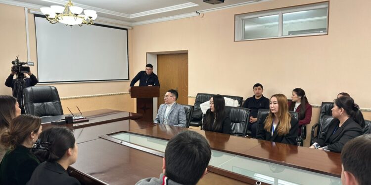 «Парасат» колледжінің ұжымы жаңа Конституция жобасын талқылады