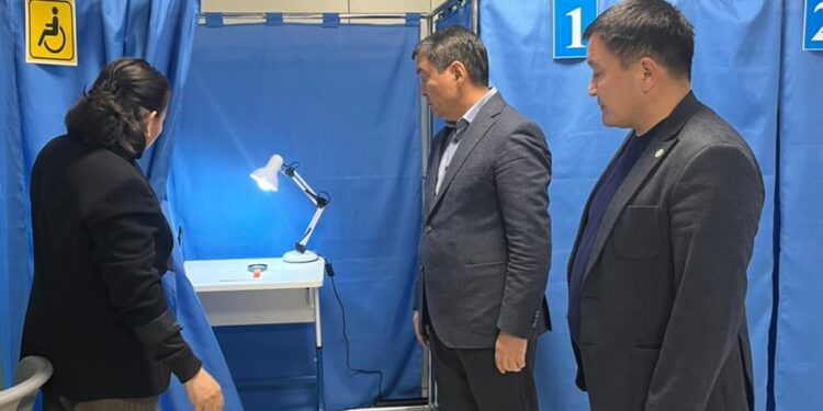 РЕФЕРЕНДУМ: МҮМКІНДІГІ ШЕКТЕУЛІ ДАУЫС БЕРУШІЛЕРГЕ ЖАСАЛҒАН ЖАҒДАЙ ТЕКСЕРІЛДІ